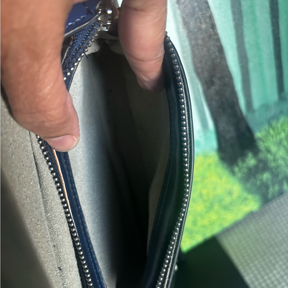 PATENT LEATHER SHOULDER BAG. - Picture 5 of 6